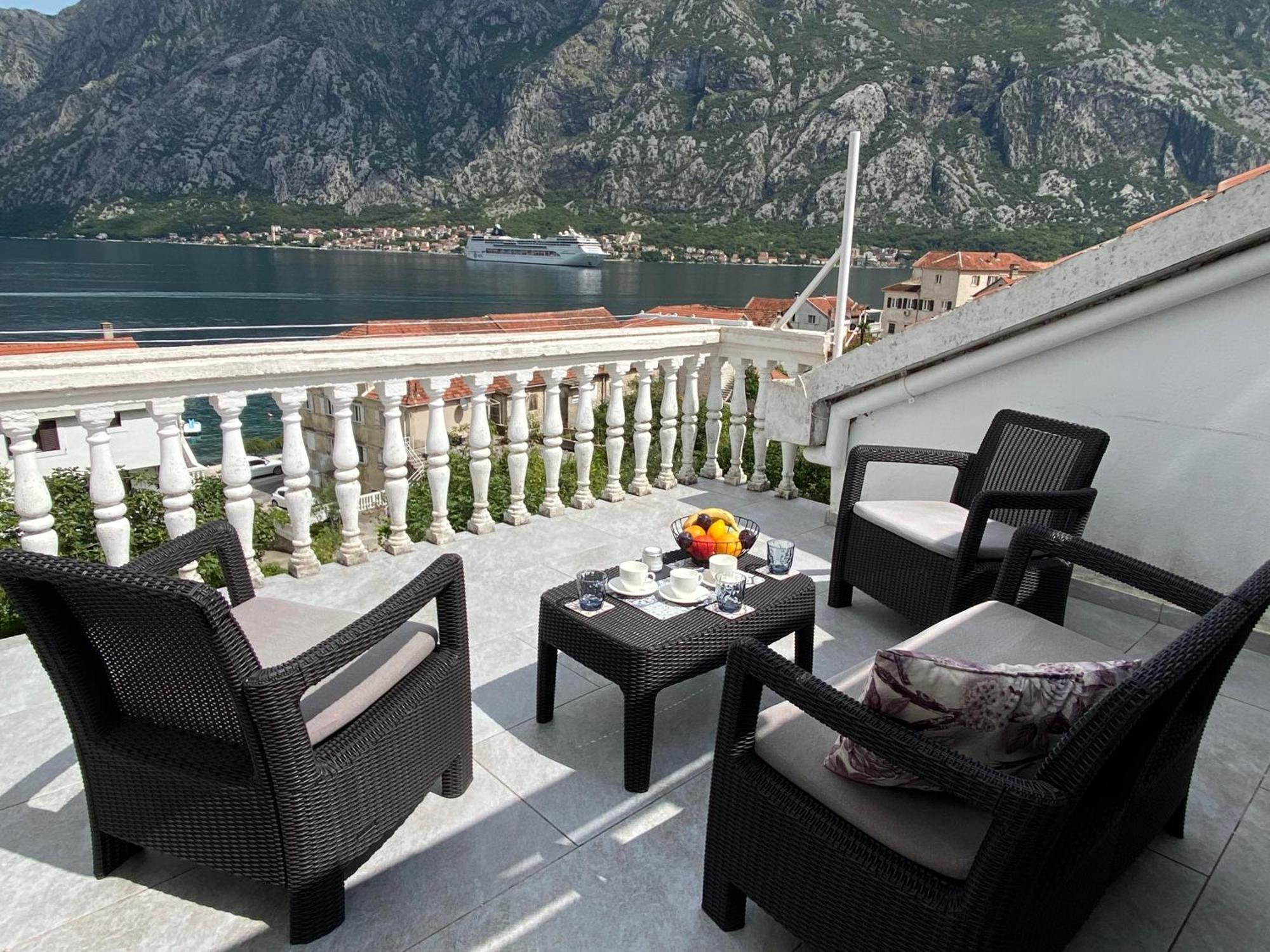 Lux Boka Sea View Apartment Kotor Eksteriør bilde