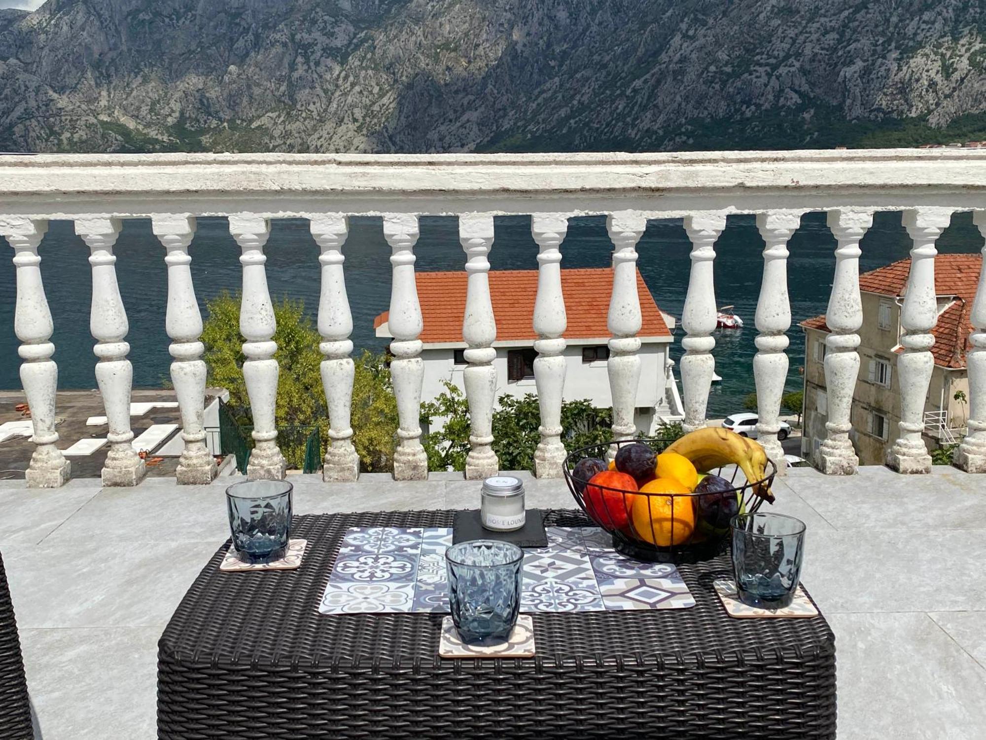 Lux Boka Sea View Apartment Kotor Eksteriør bilde